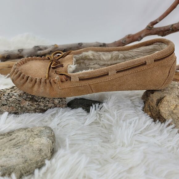 Minnetonka tan suede sherpa moccasins - Picture 1 of 13